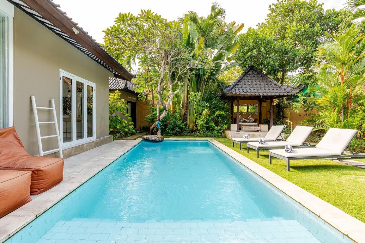 Villa Sitara, Sitara Villa Group スミニャック エクステリア 写真